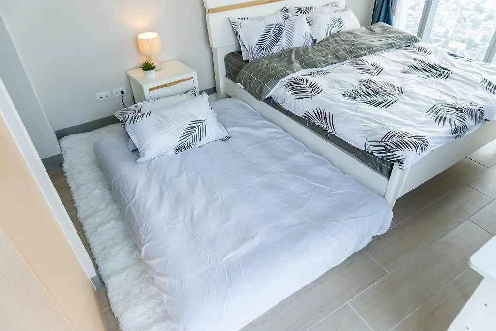 A2J Luxury 3Br Uptown Balcony Bgc Suite Near Mall Manila