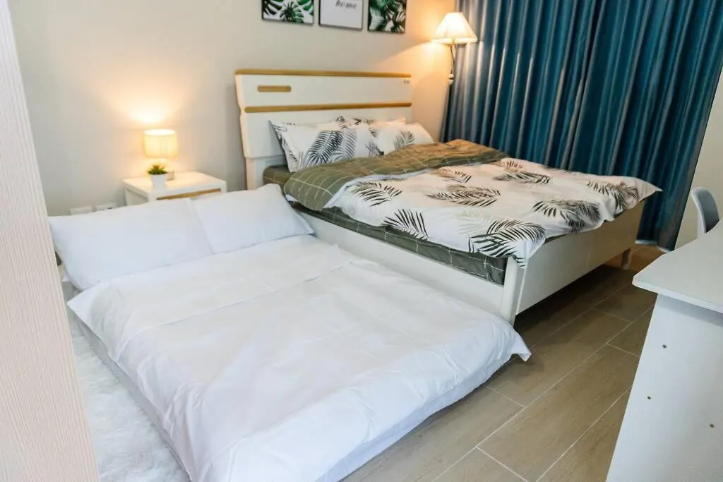 A2J Luxury 3Br Uptown Balcony Bgc Suite Near Mall Manila Philippines