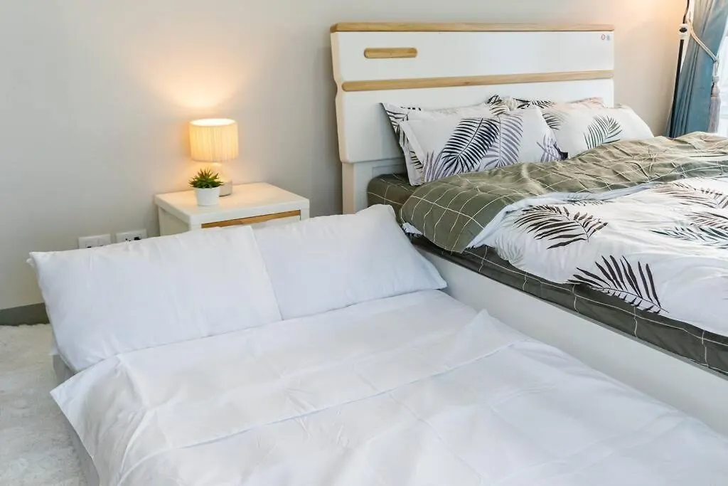 A2J Luxury 3Br Uptown Balcony Bgc Suite Near Mall Manila Apartment