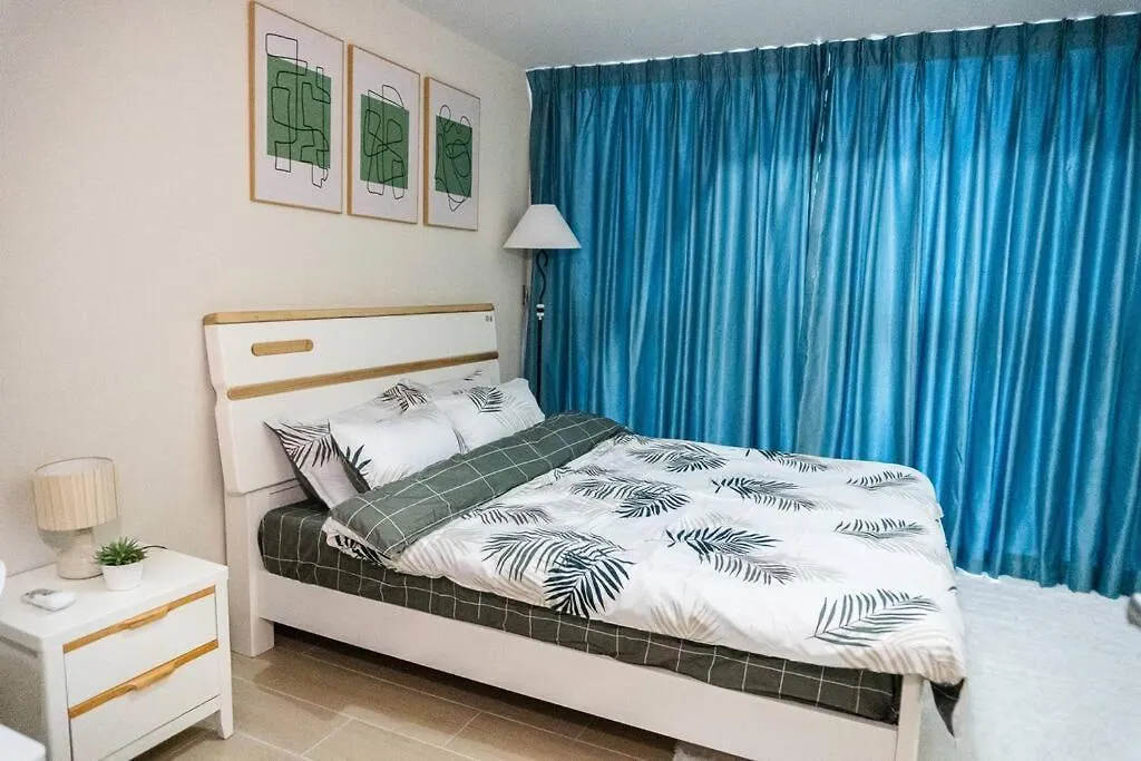 A2J Luxury 3Br Uptown Balcony Bgc Suite Near Mall Manila 0*,  Philippines